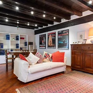 Luvi - Garibaldi Apartment